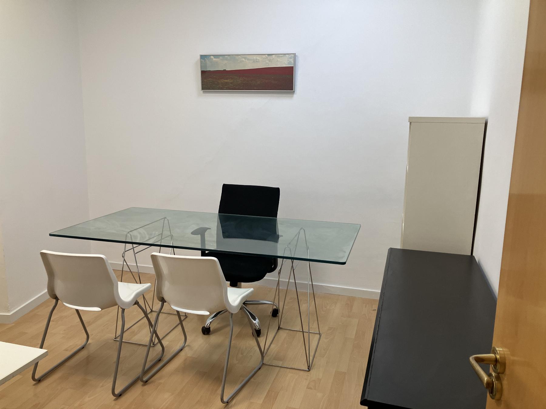 For rent of office in Valencia
