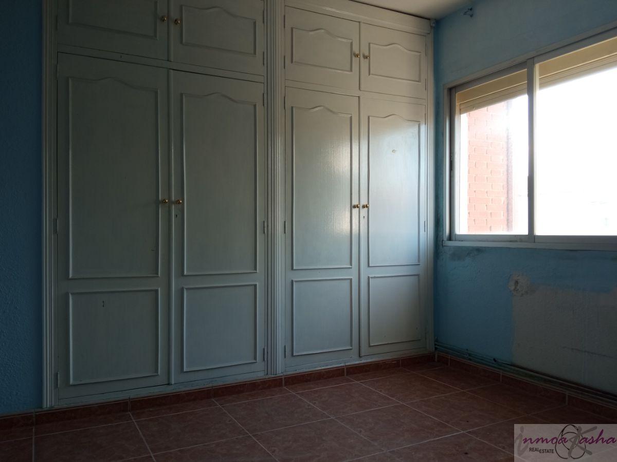 For sale of flat in Alcalá de Henares
