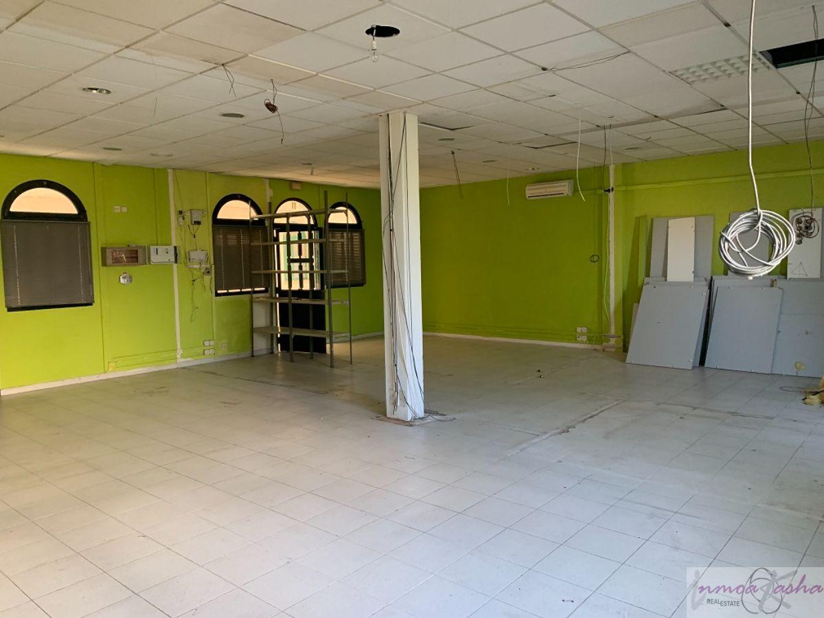 Venta de local comercial en Torres de la Alameda