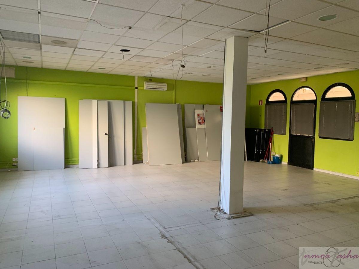 For rent of commercial in Torres de la Alameda