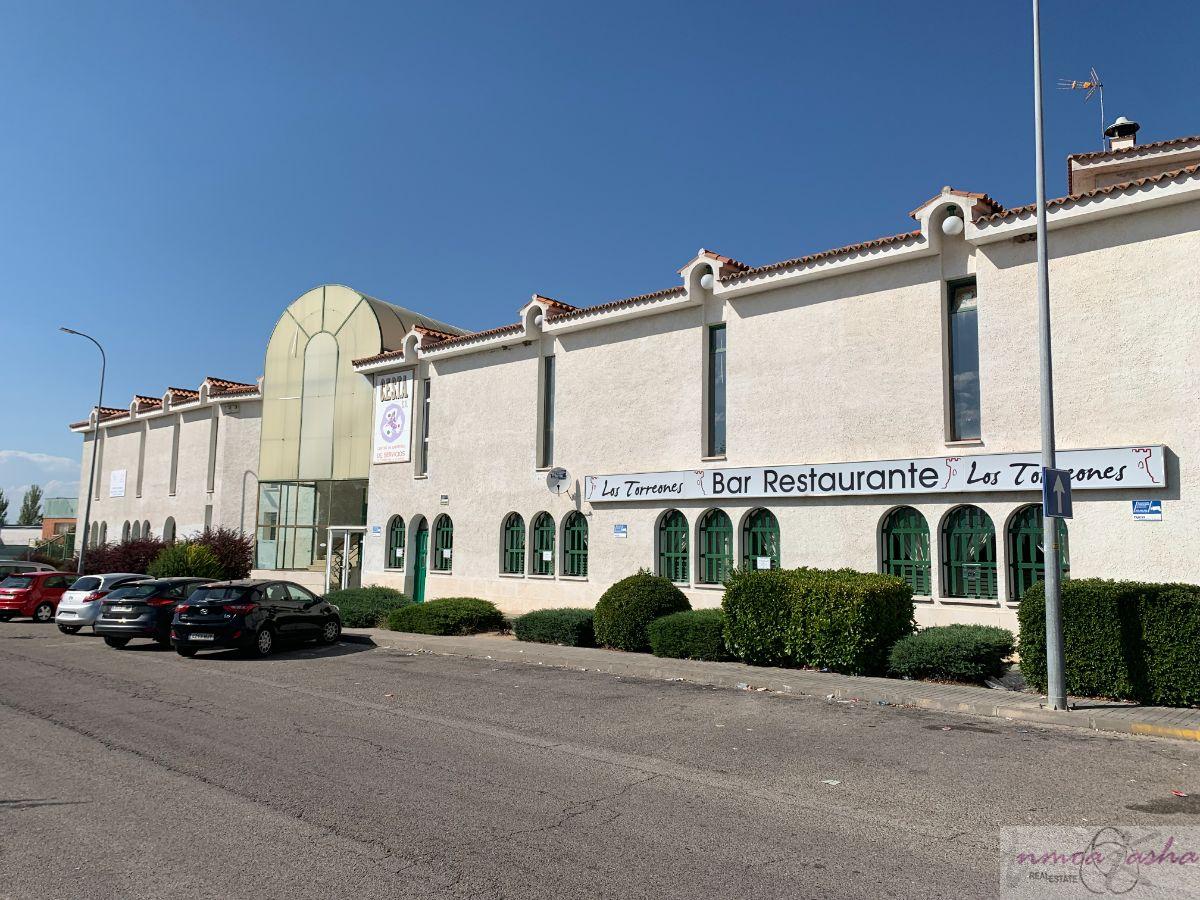 Venta de local comercial en Torres de la Alameda