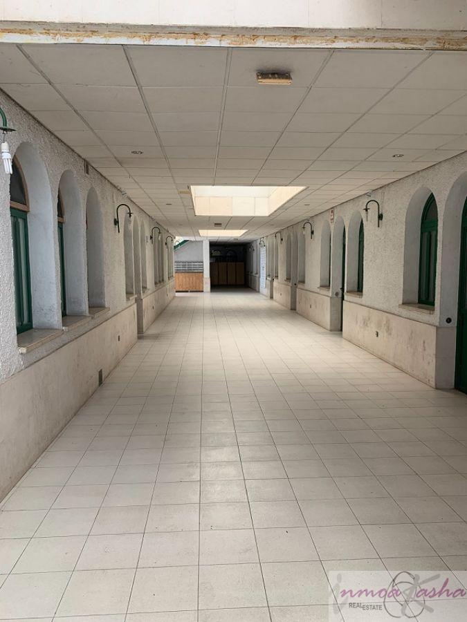 For sale of commercial in Torres de la Alameda