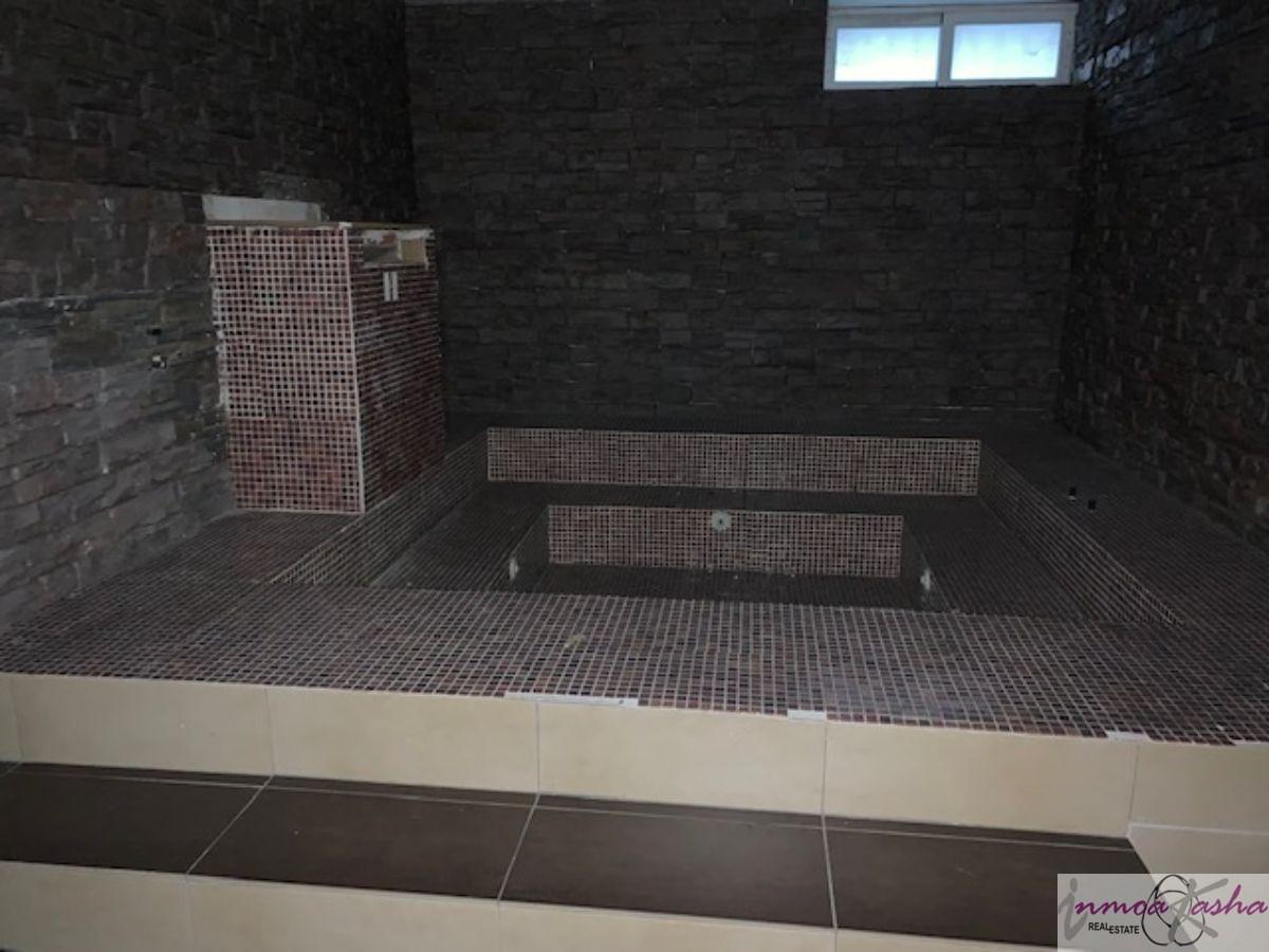 For sale of commercial in Madrid