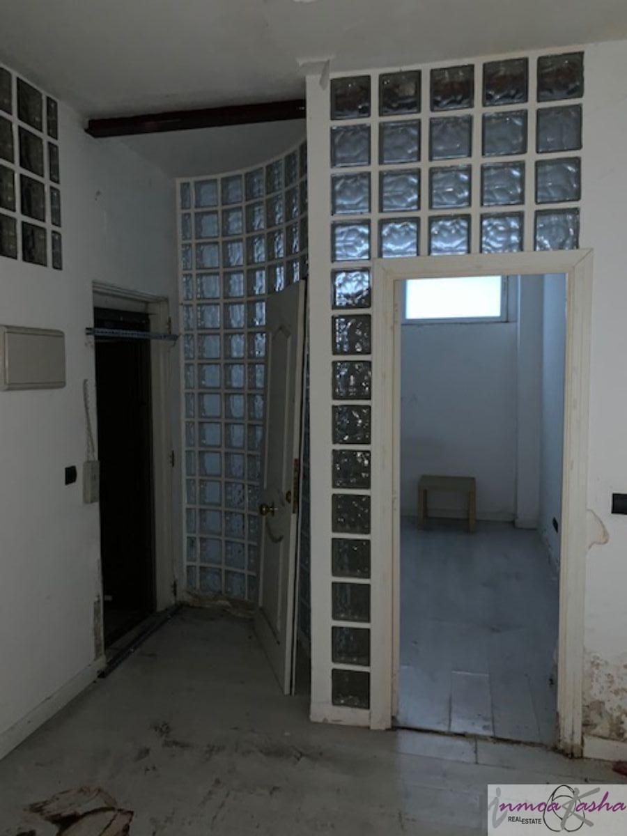 For sale of commercial in Madrid