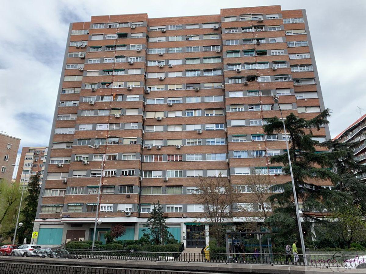 For sale of commercial in Madrid