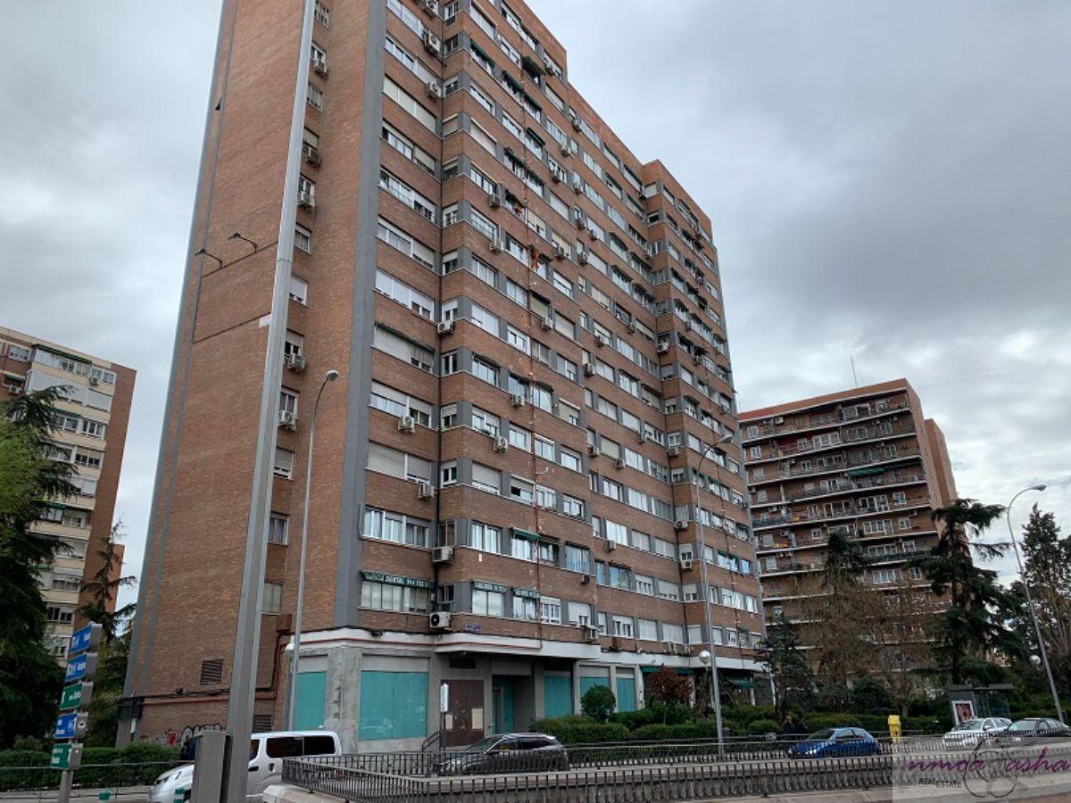 For sale of commercial in Madrid