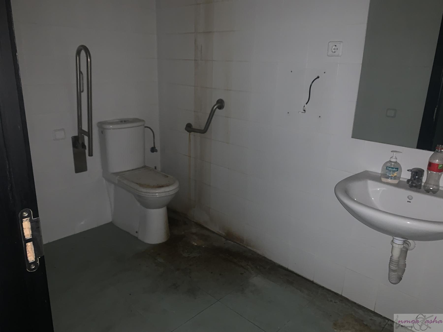 For sale of commercial in Coslada