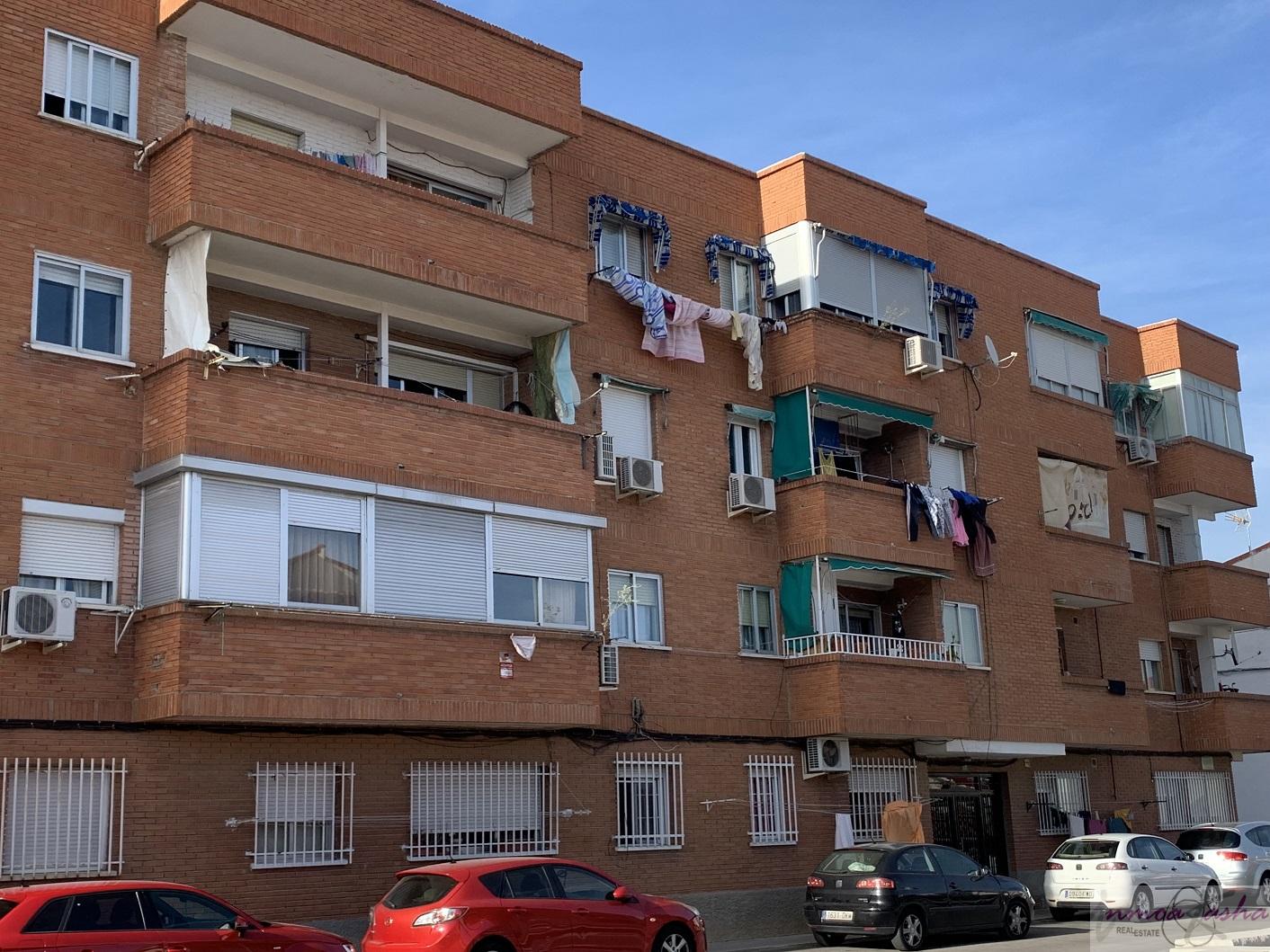 For sale of flat in Torres de la Alameda