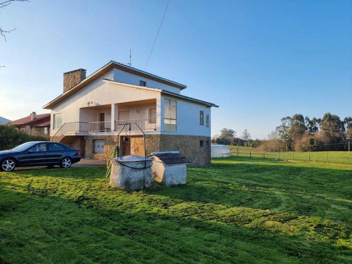 For sale of house in Villaviciosa