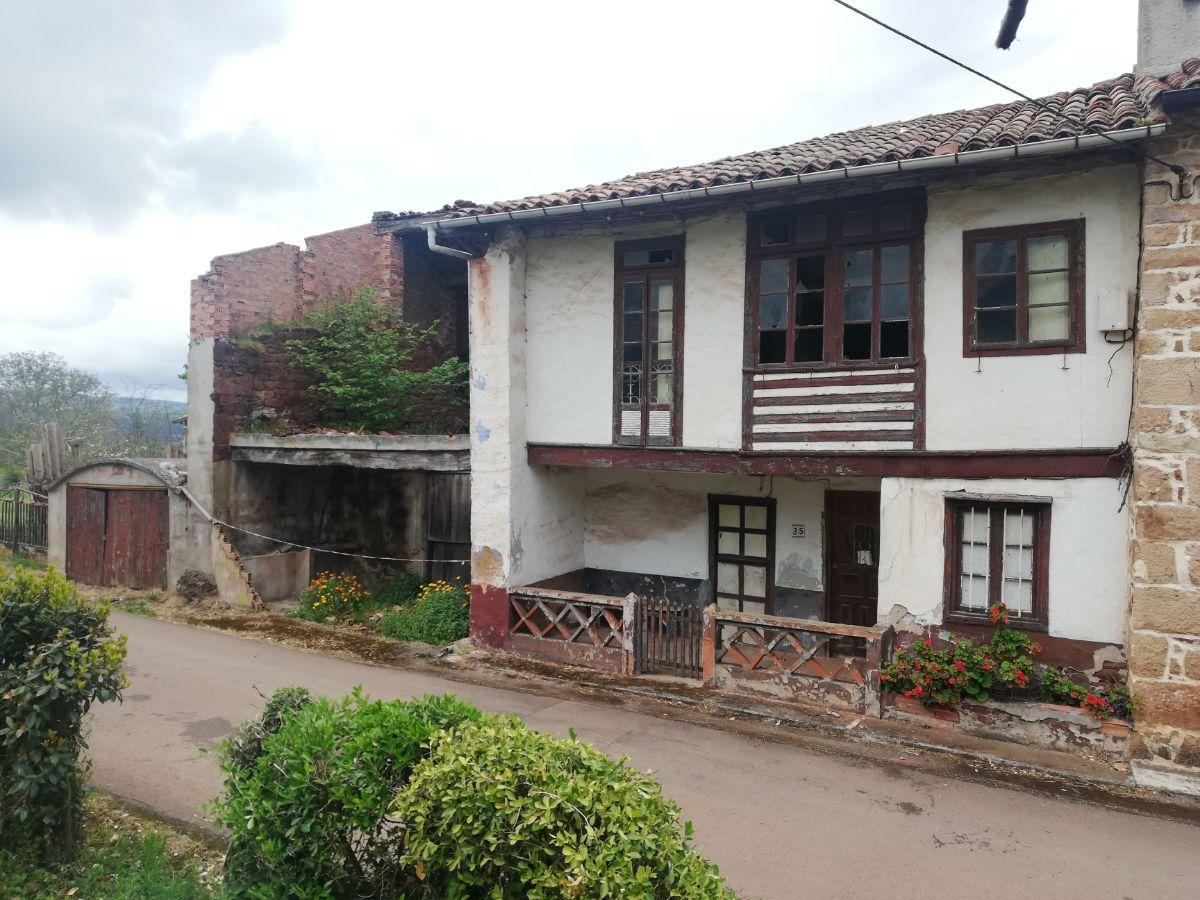 For sale of house in Villaviciosa