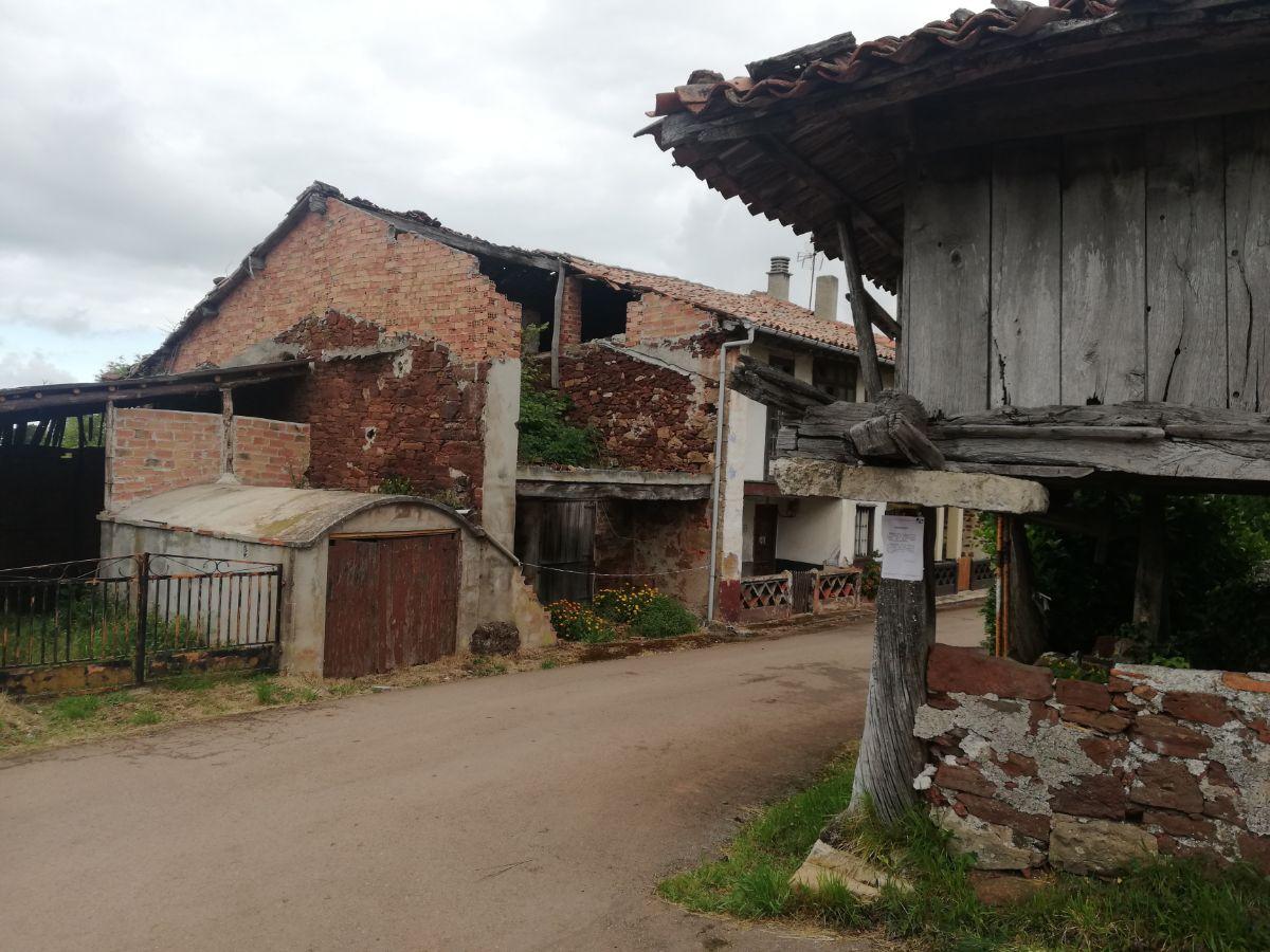 For sale of house in Villaviciosa