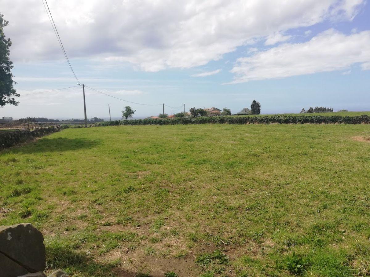 For sale of land in Villaviciosa