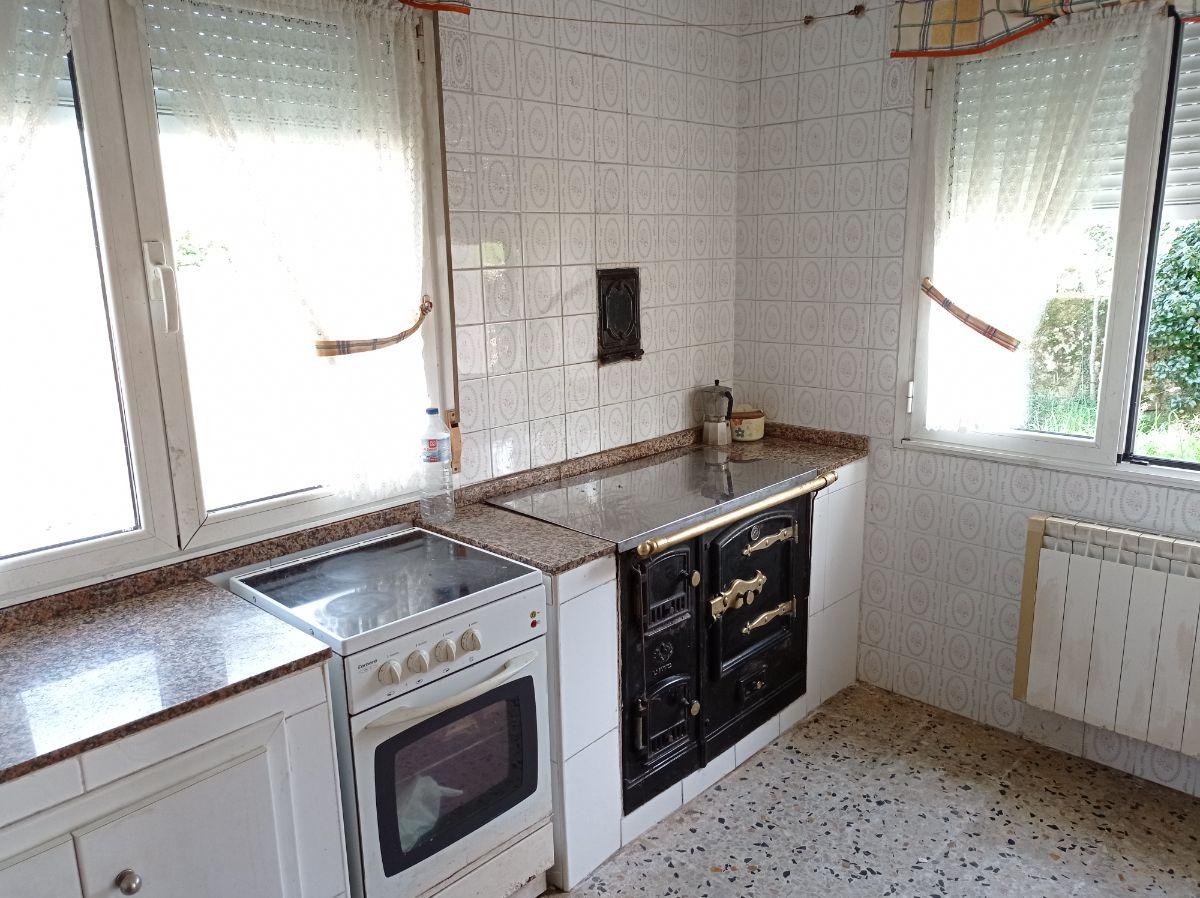 For sale of house in Villaviciosa