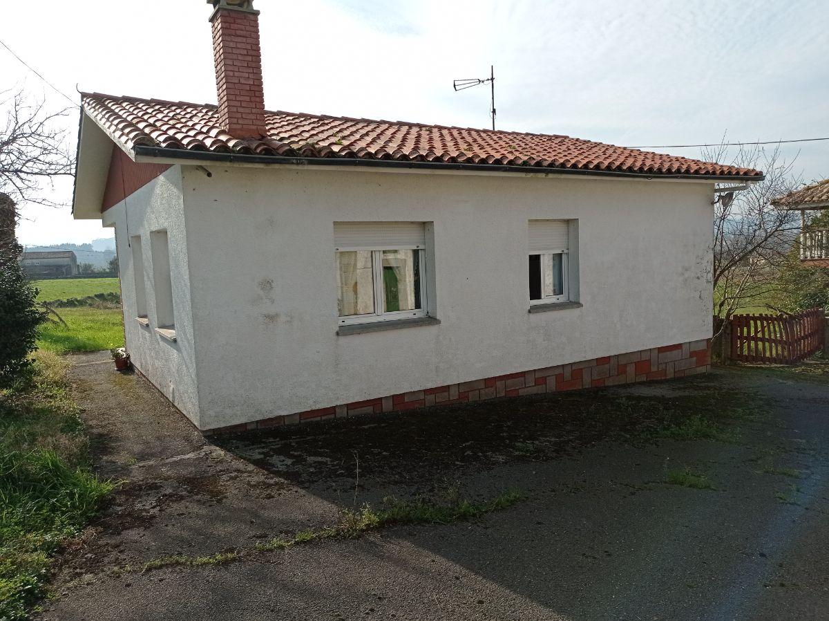 For sale of house in Villaviciosa