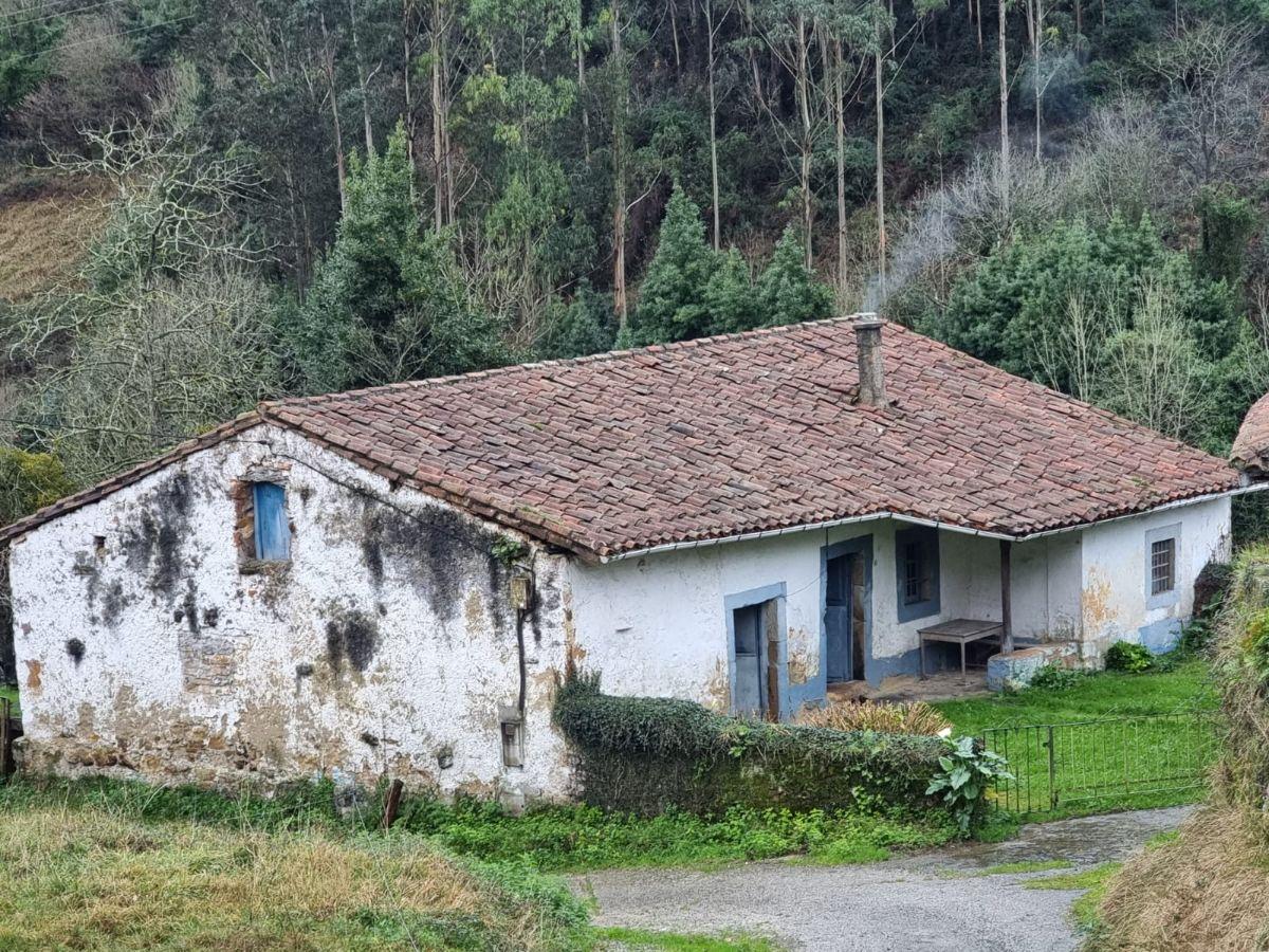For sale of house in Villaviciosa