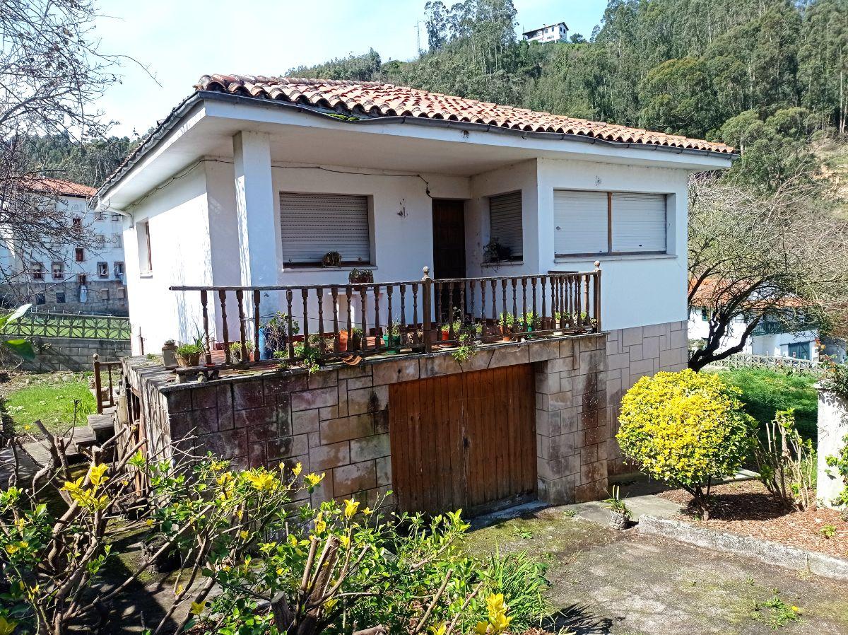 For sale of house in Villaviciosa