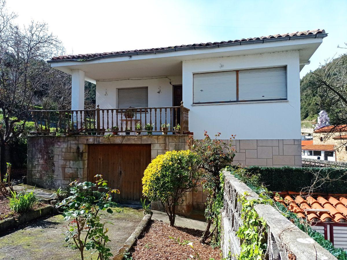 For sale of house in Villaviciosa