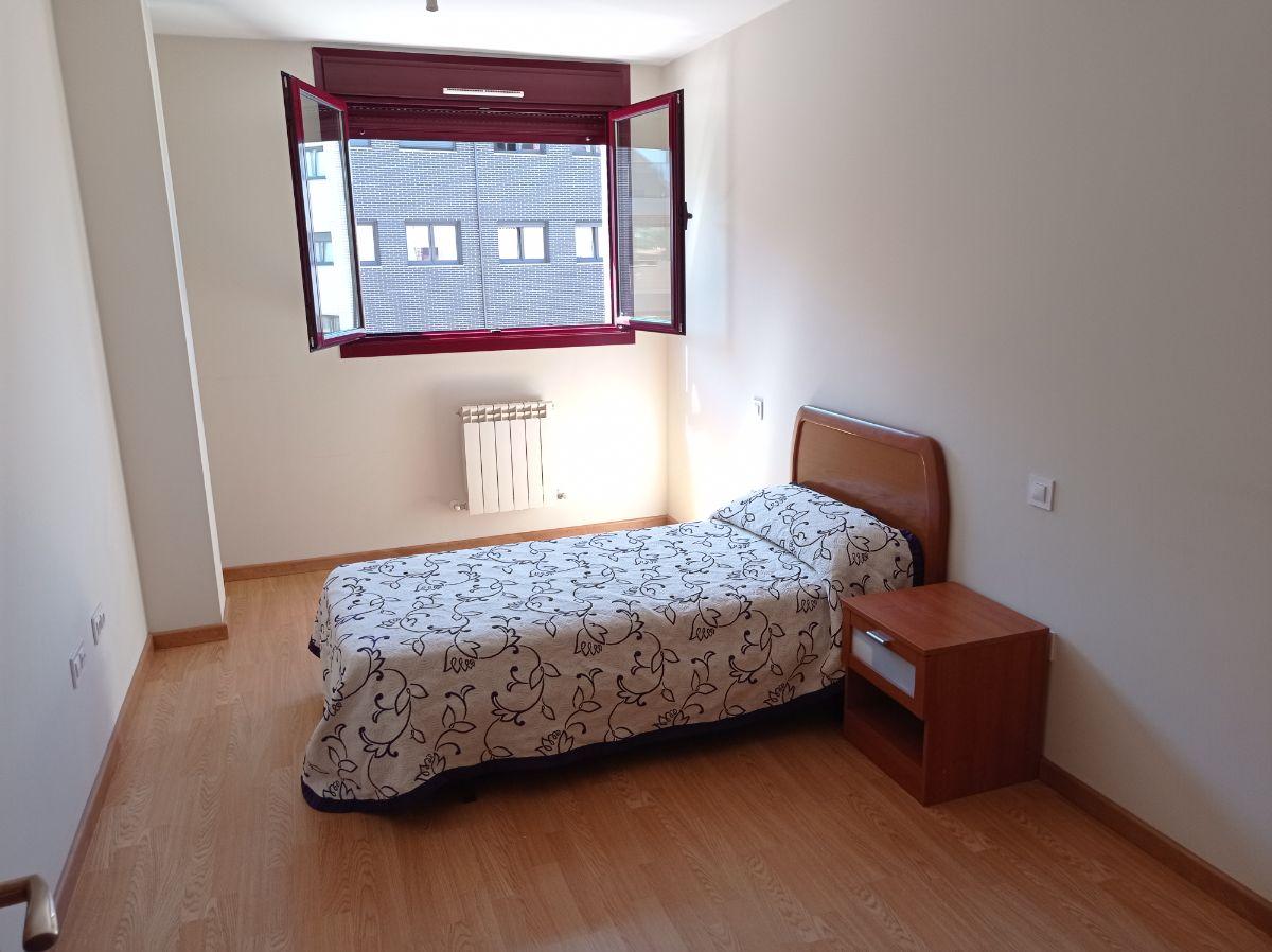 For sale of flat in Villaviciosa