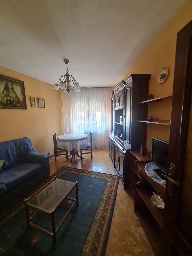 For sale of flat in Villaviciosa