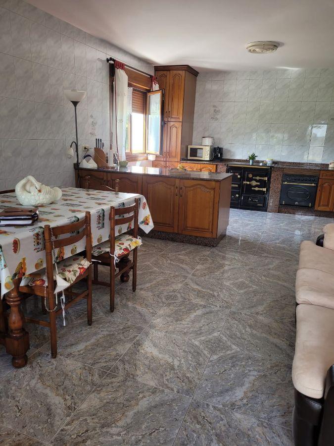 For sale of house in Villaviciosa