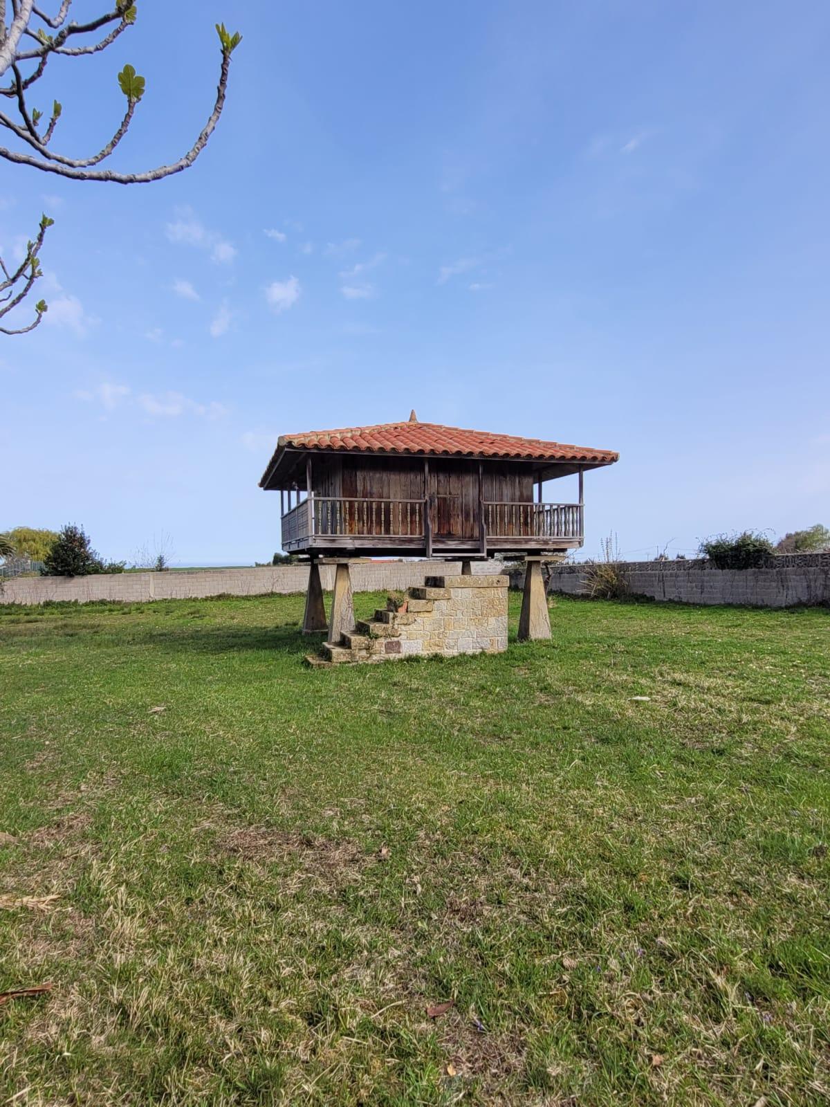 For sale of house in Villaviciosa