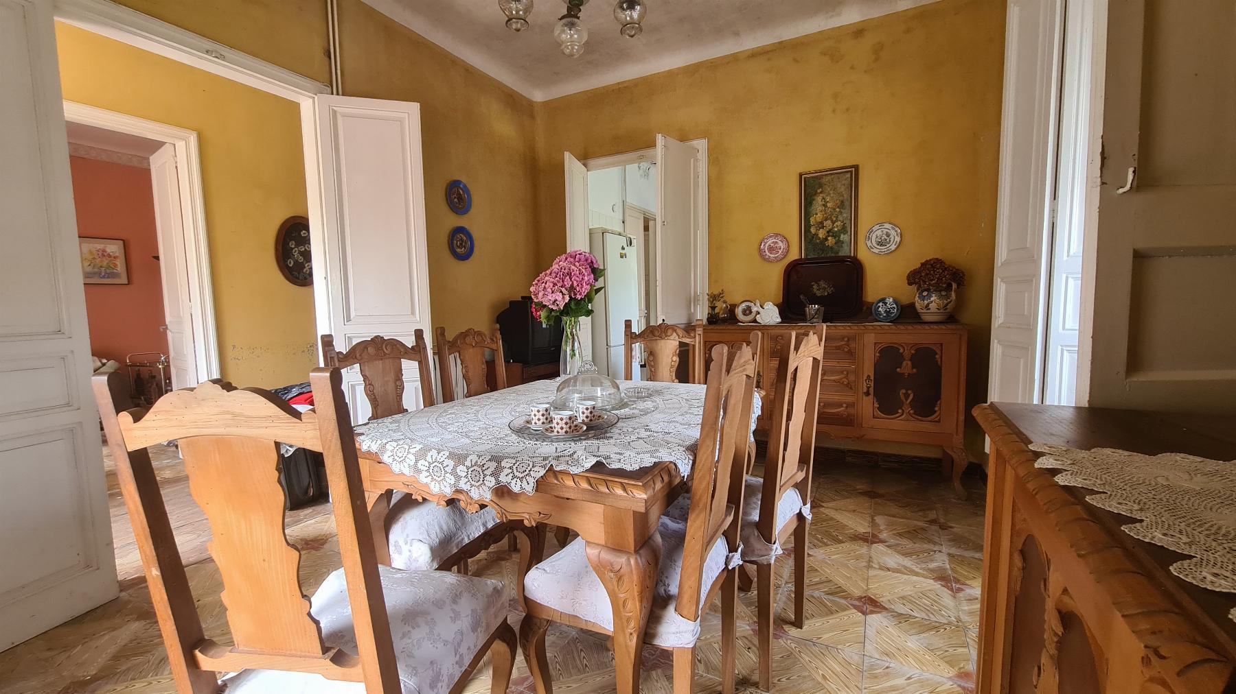 For sale of house in Villaviciosa