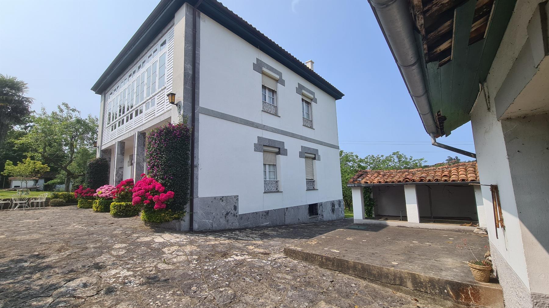 For sale of house in Villaviciosa