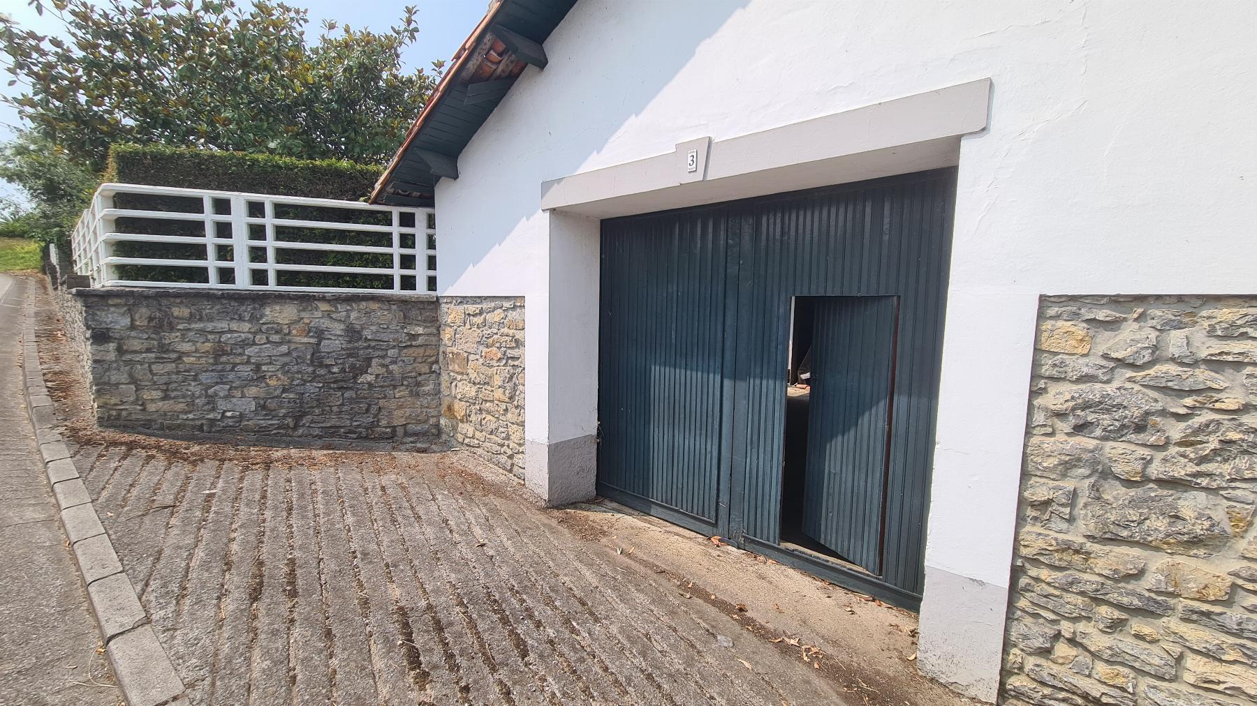 For sale of house in Villaviciosa