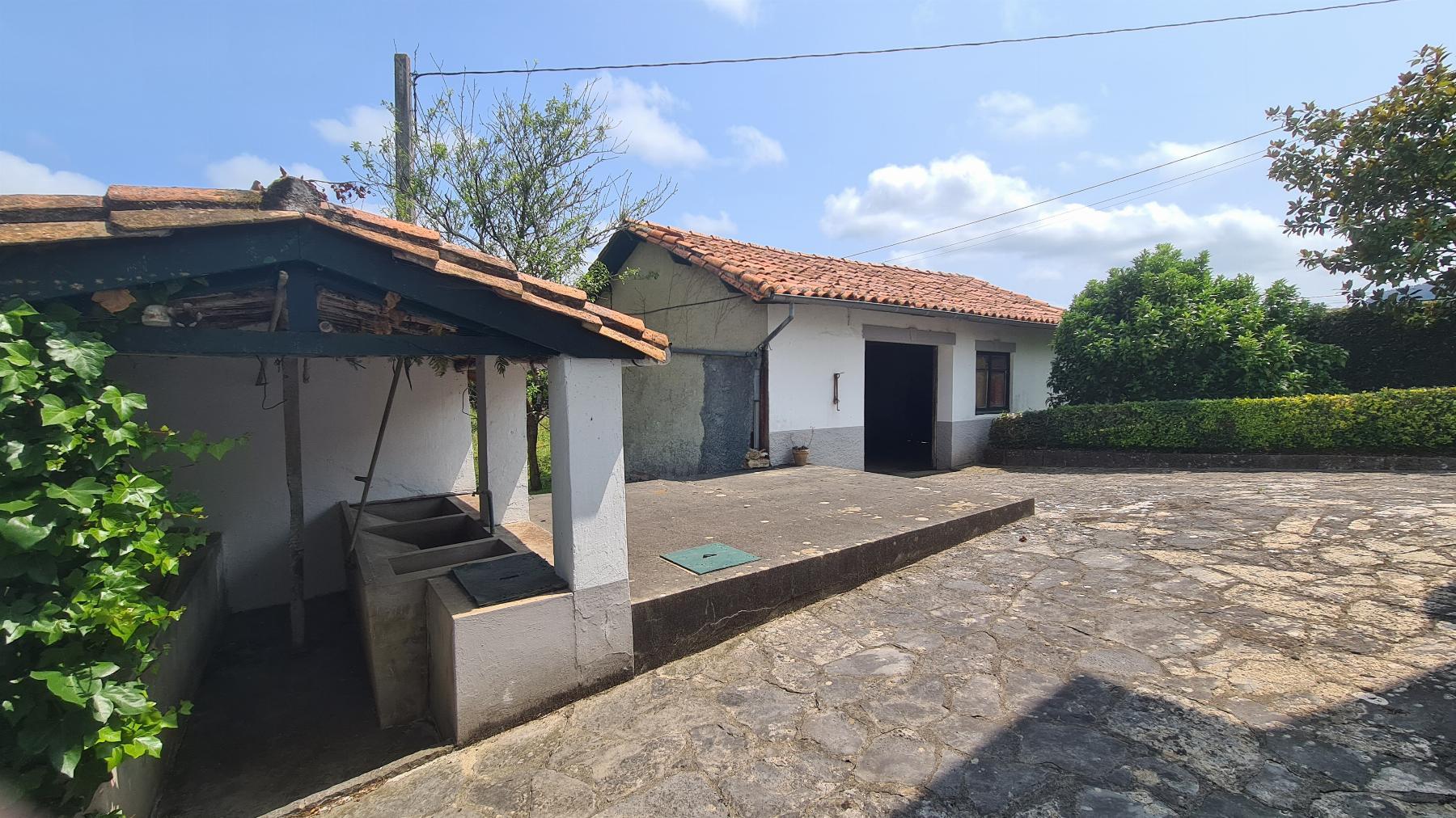 For sale of house in Villaviciosa