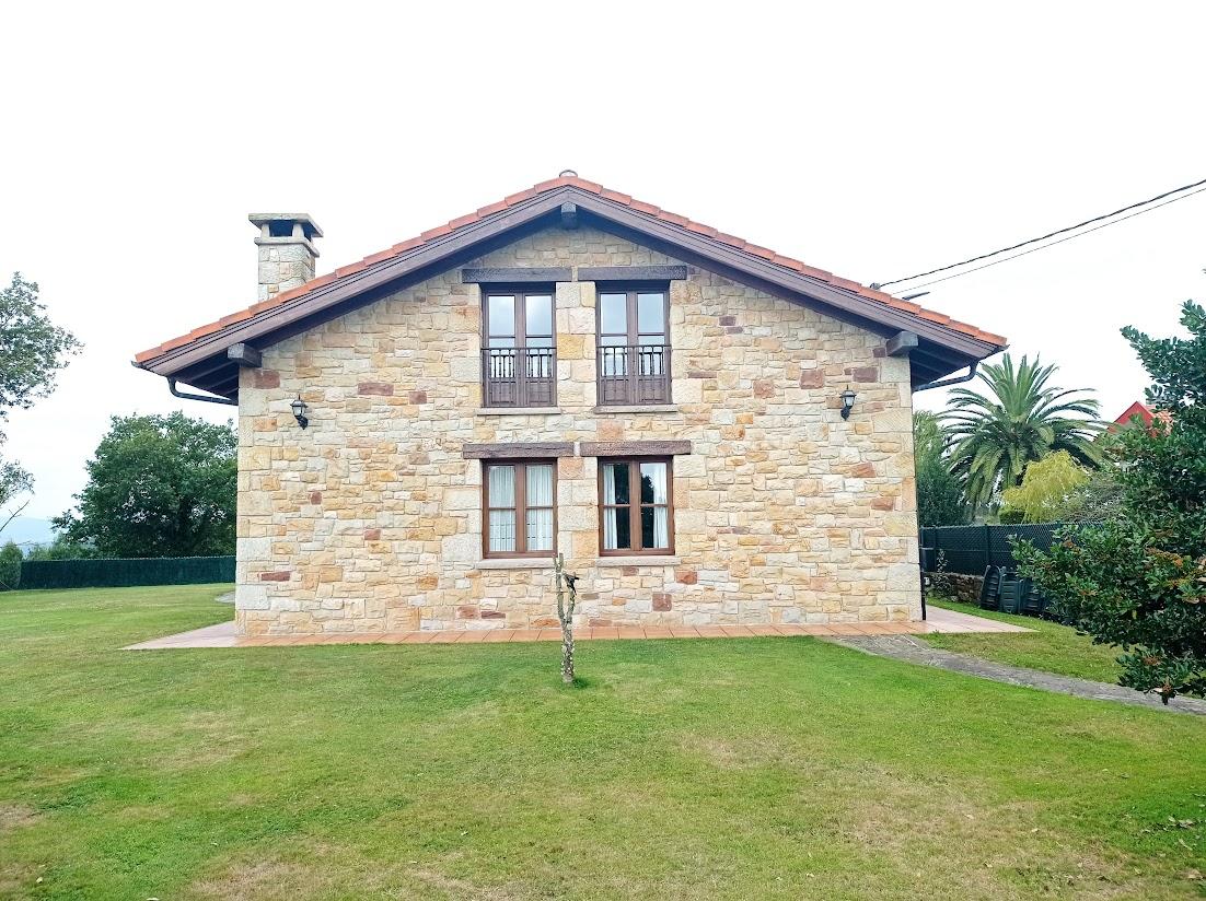 For sale of house in Villaviciosa