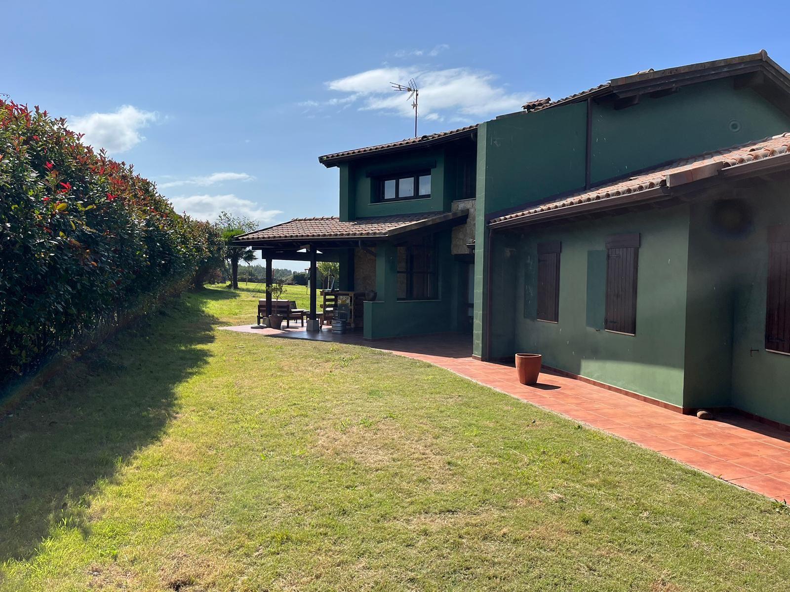 For sale of house in Villaviciosa