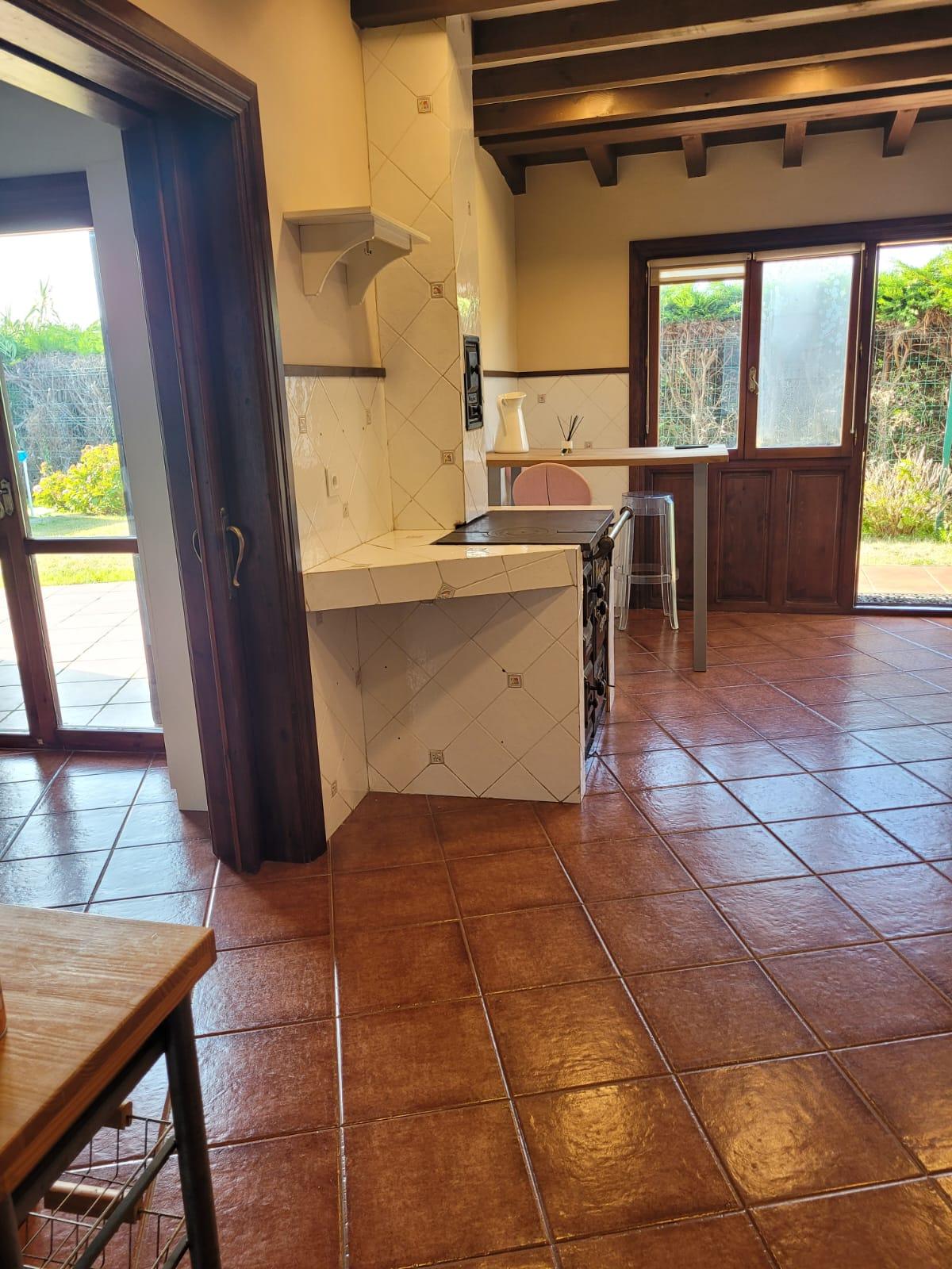 For sale of house in Villaviciosa