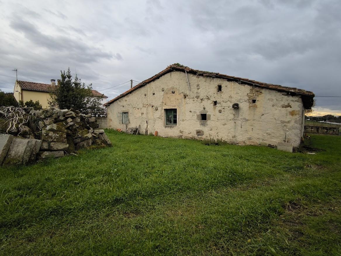 For sale of house in Villaviciosa