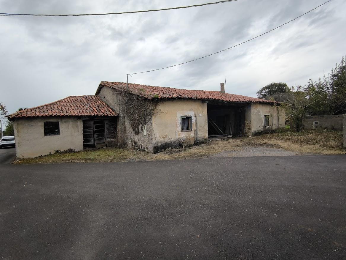 For sale of house in Villaviciosa