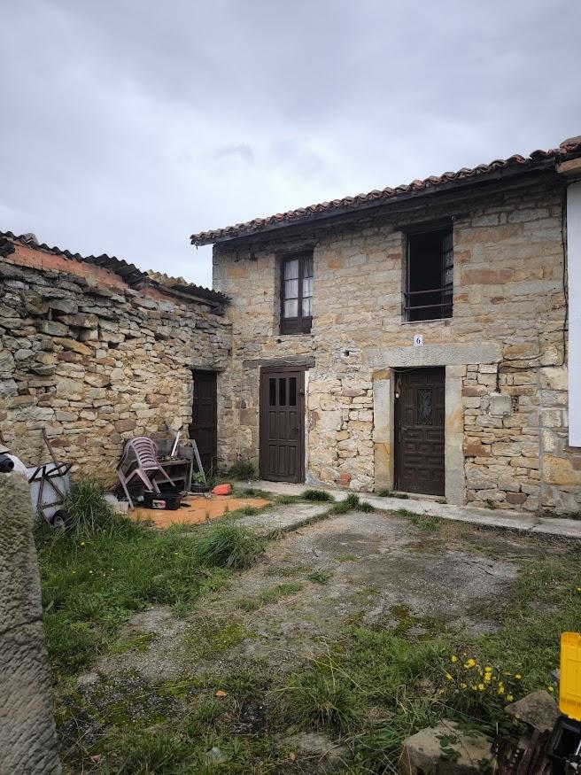 For sale of house in Villaviciosa