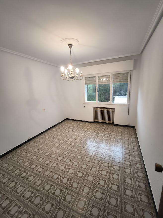 For sale of house in Villaviciosa