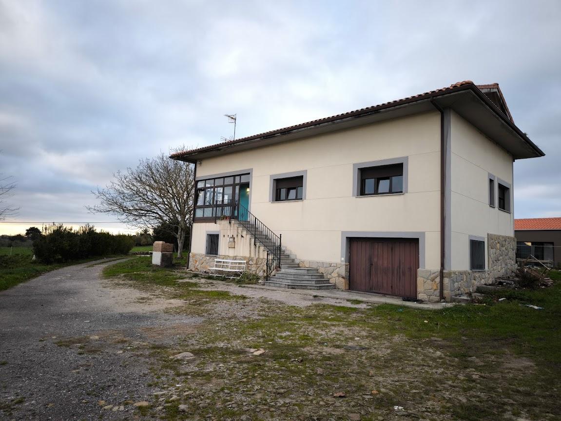 For sale of house in Villaviciosa