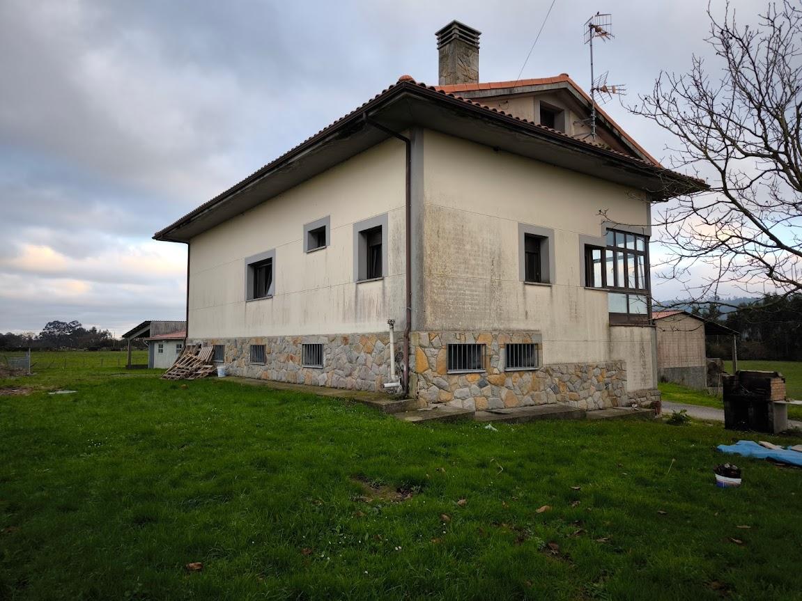 For sale of house in Villaviciosa