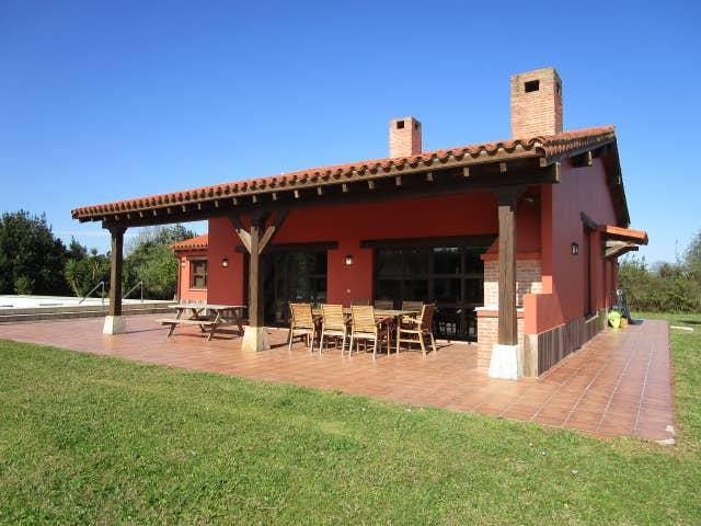 For sale of house in Villaviciosa