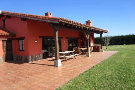 For sale of house in Villaviciosa