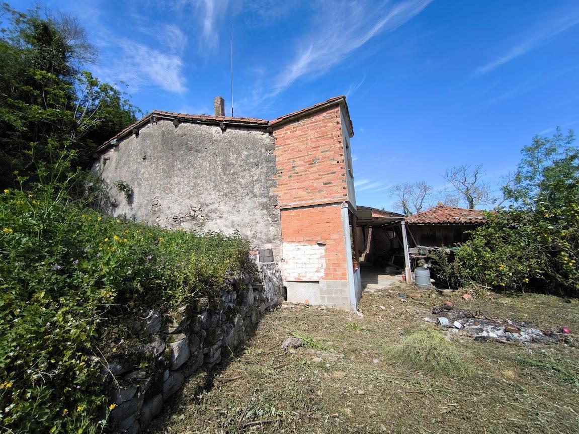 For sale of house in Villaviciosa