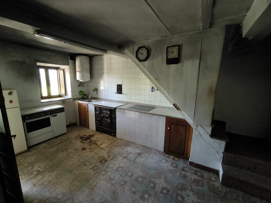 For sale of house in Villaviciosa