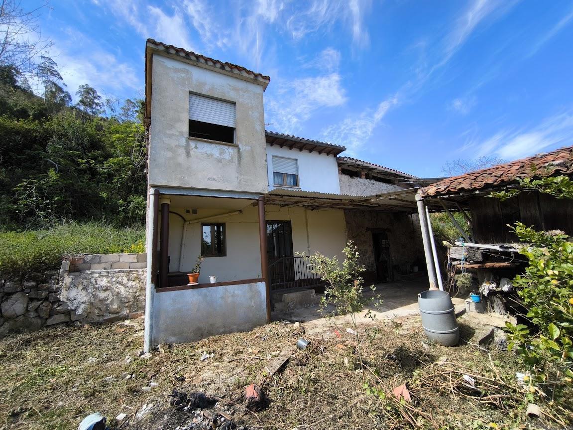For sale of house in Villaviciosa