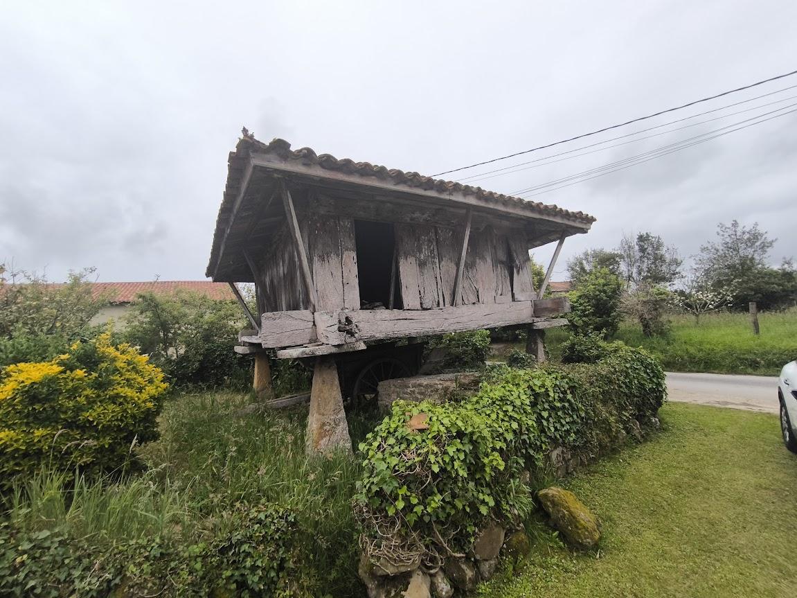 For sale of house in Villaviciosa