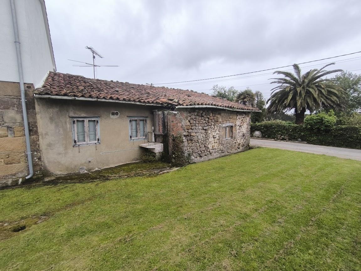 For sale of house in Villaviciosa