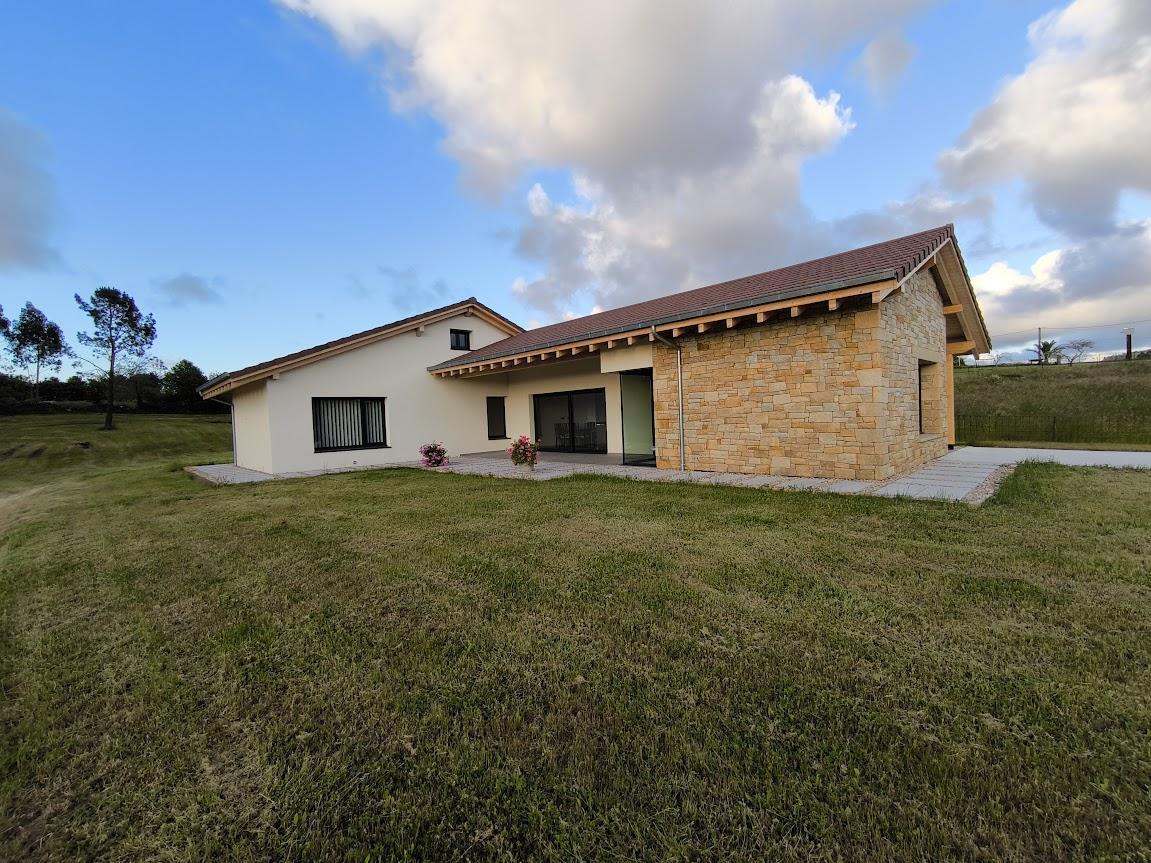 For sale of house in Villaviciosa