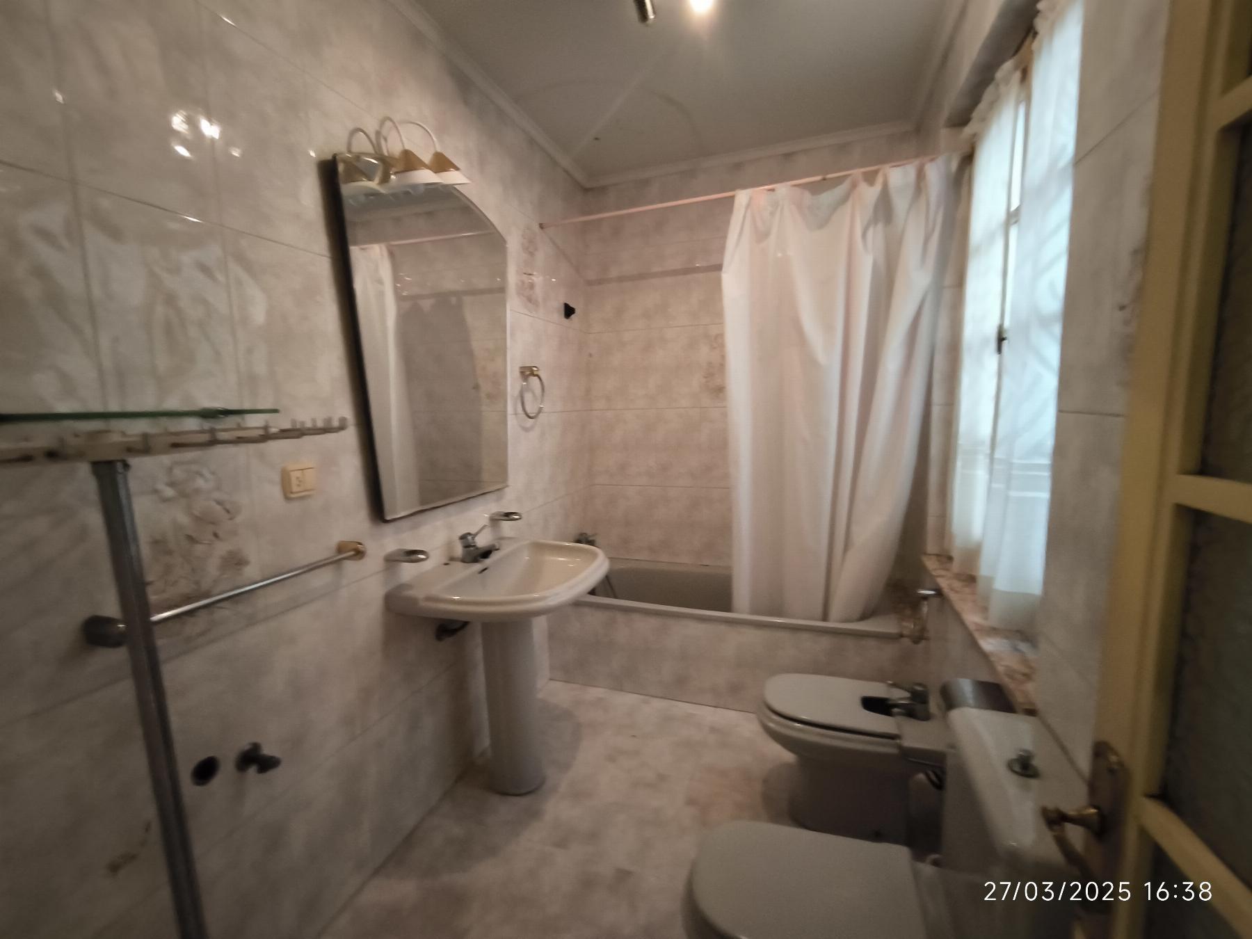 For sale of flat in Villaviciosa
