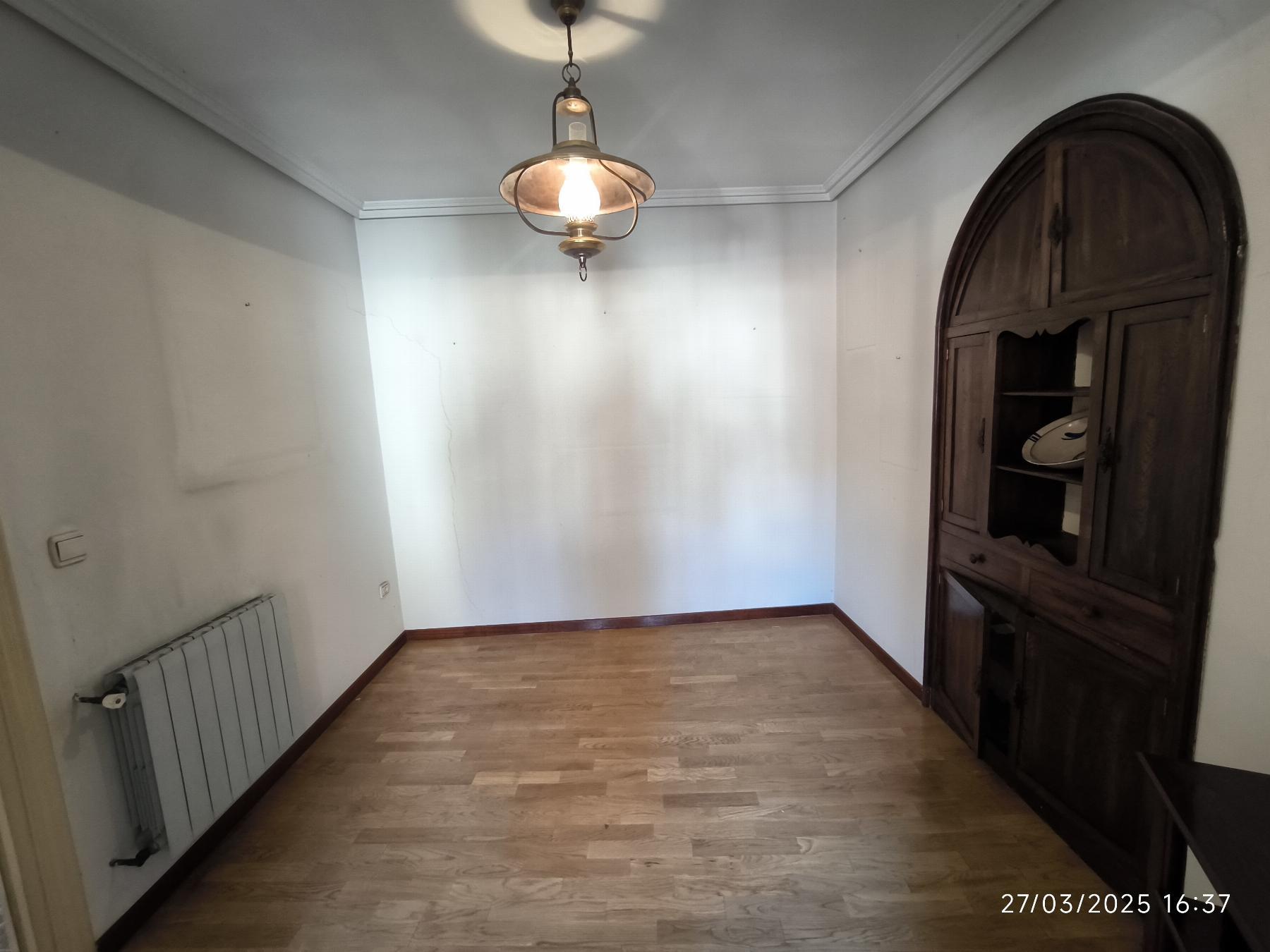 For sale of flat in Villaviciosa