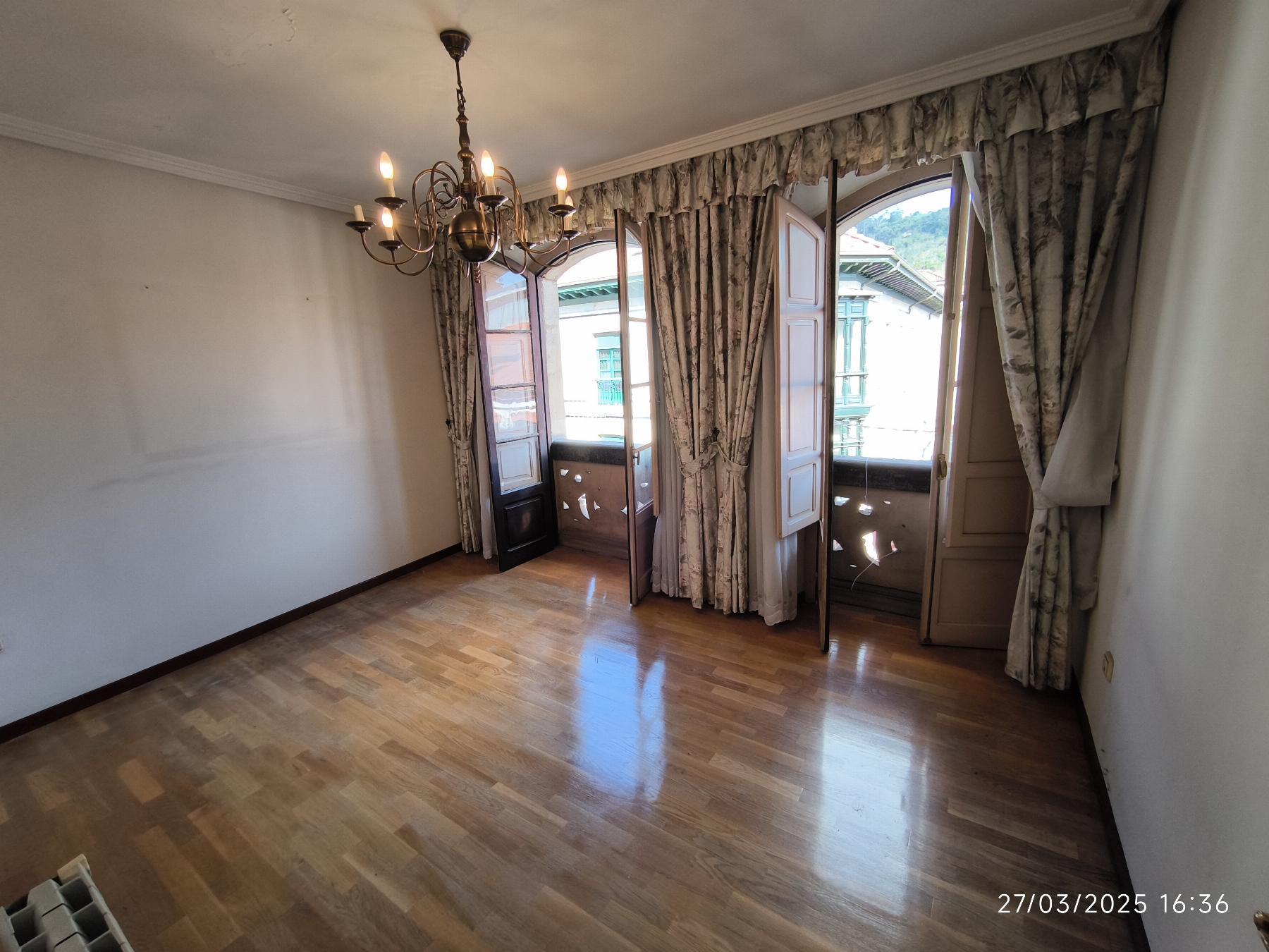 For sale of flat in Villaviciosa