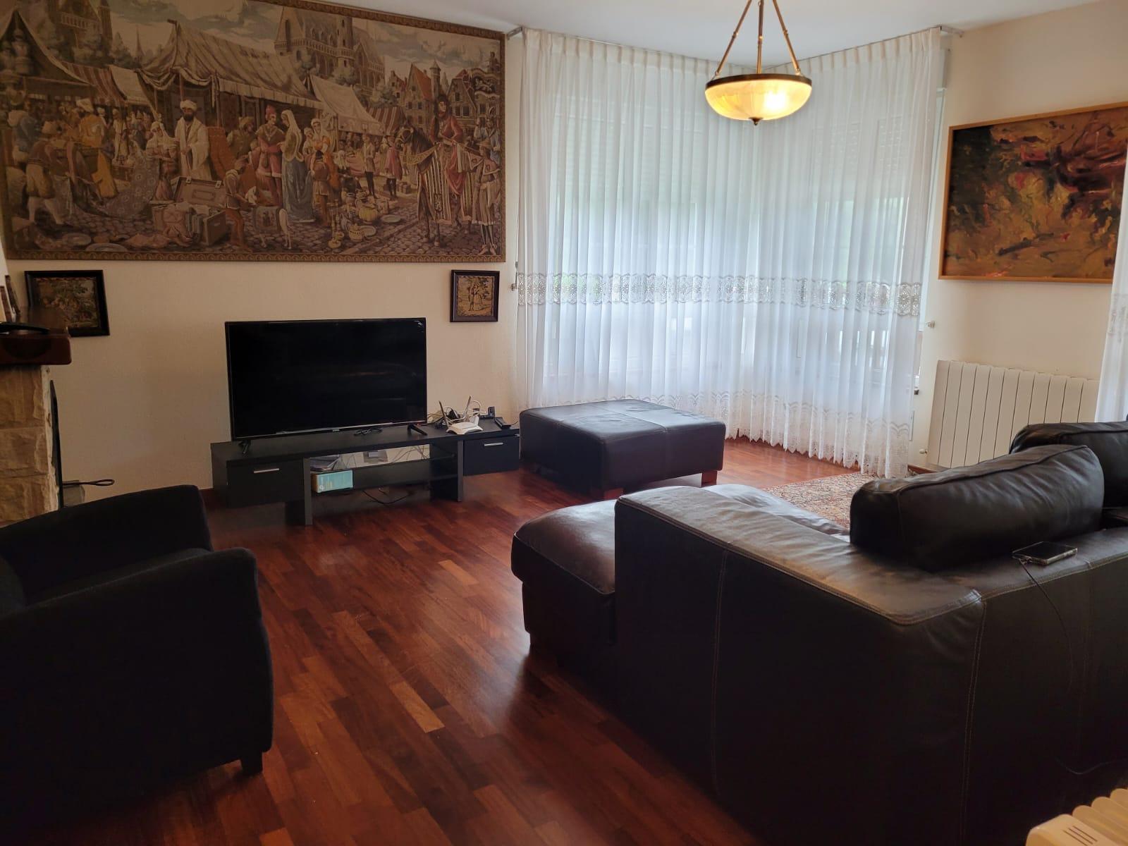 For sale of house in Villaviciosa